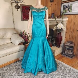 Beautiful Sherri Hill Aqua Mermaid Prim Gown 